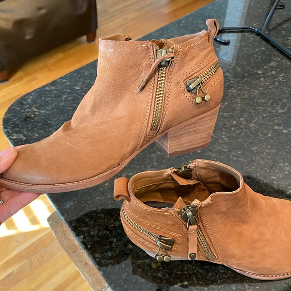 Dolce Vita boots. Like brand new. - Picture 5 of 6